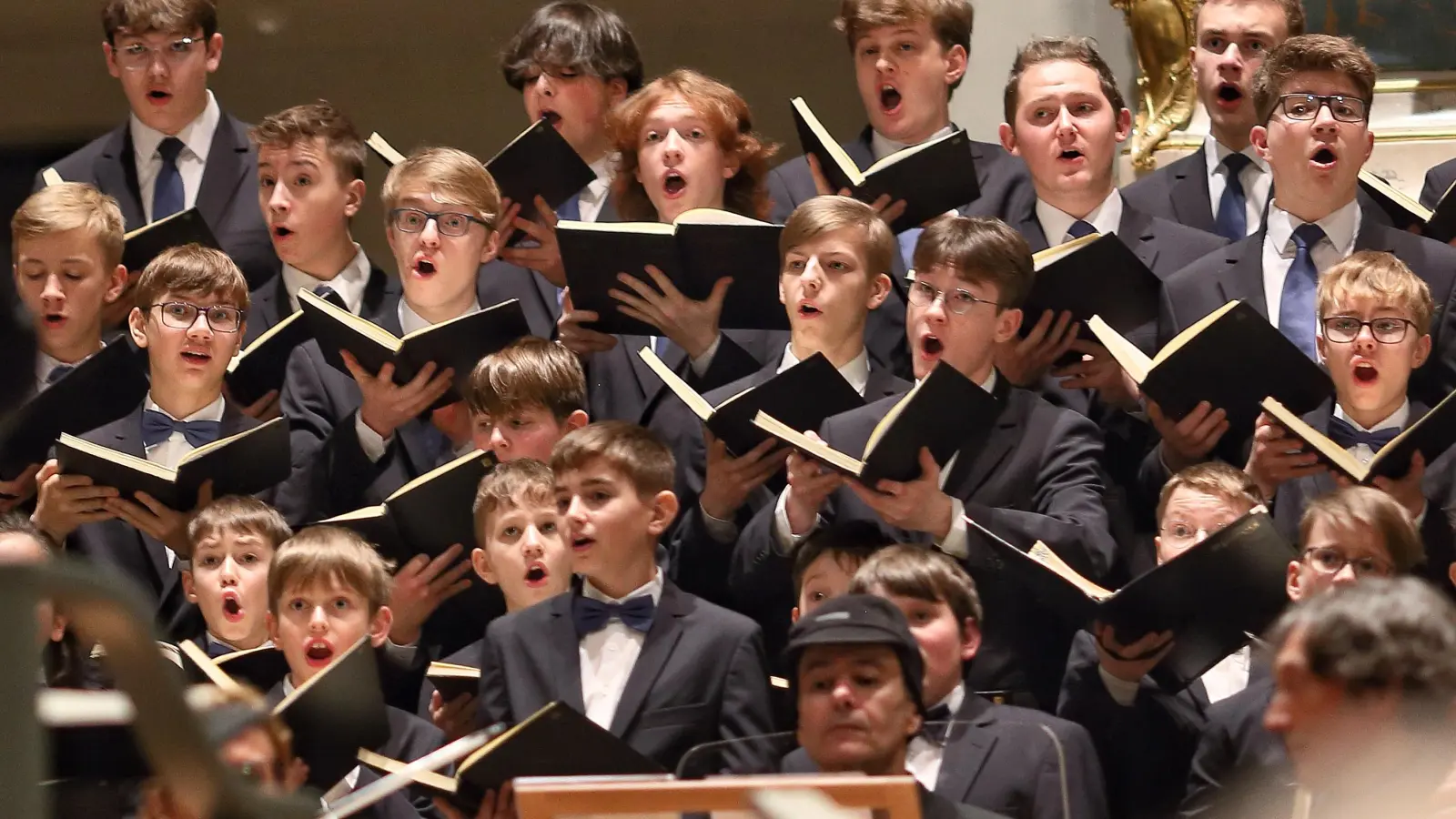 Junge Sänger des international erfolgreichen Windsbacher Knabenchores bei einem Auftritt in Ansbach. (Foto: Thomas Wirth)