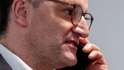 Jens Spahn ist in der Corona-Krise laut einer Untersuchung „gegen den Rat seiner Fachabteilungen“ in großem Umfang in die Schutzmasken-Beschaffung eingestiegen. (Archivfoto) (Foto: Kay Nietfeld/dpa)