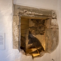 Im Museum gibt es immer wieder etwas zu entdecken, wie zum Beispiel die historische Spindeltreppe – hier wird der Schauplatz einer markgräflichen Affäre vermutet.  (Foto: Mirko Fryska)
