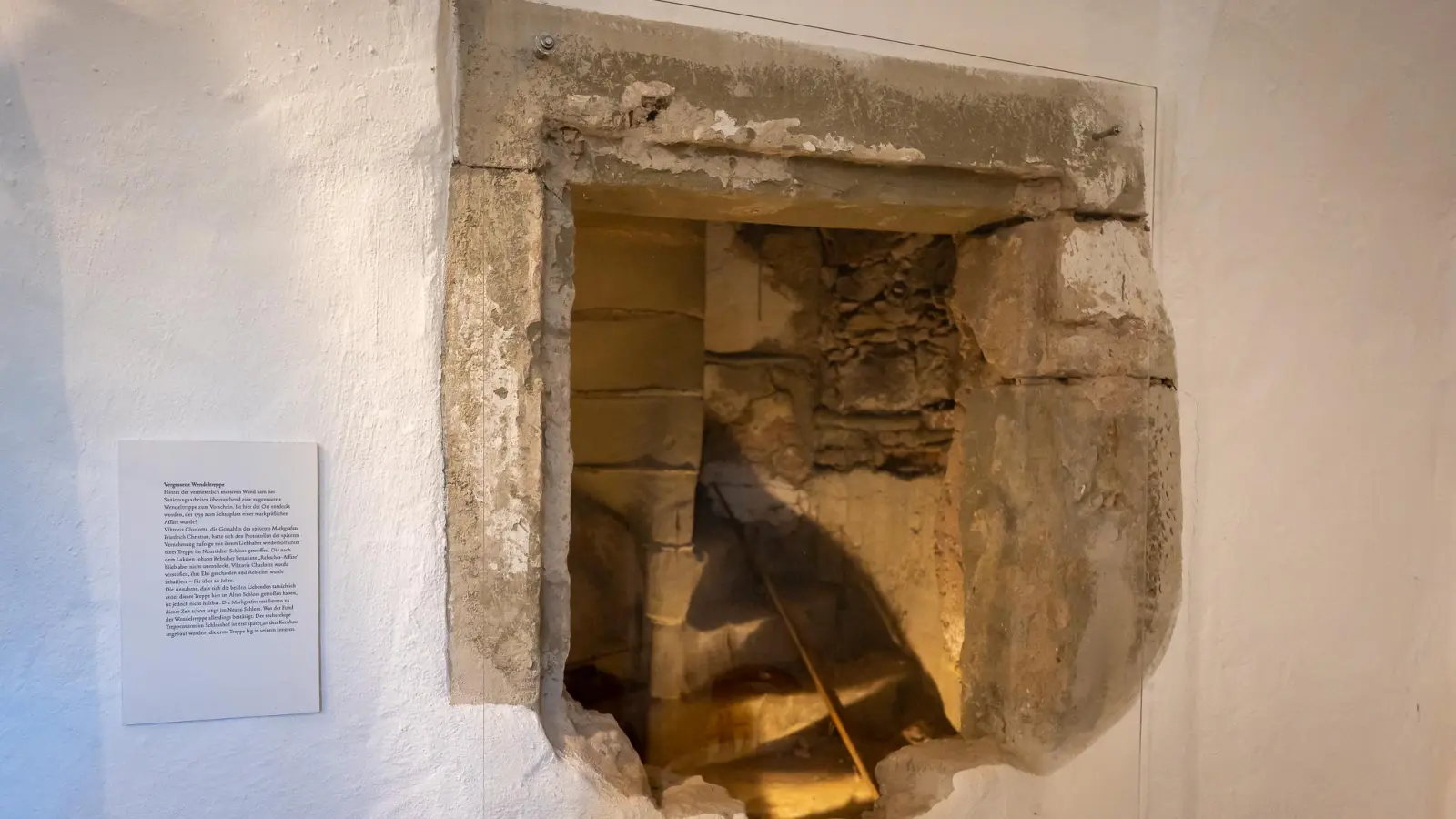Im Museum gibt es immer wieder etwas zu entdecken, wie zum Beispiel die historische Spindeltreppe – hier wird der Schauplatz einer markgräflichen Affäre vermutet.  (Foto: Mirko Fryska)
