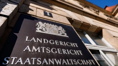 Die Staatsanwaltschaft Schweinfurt ermittelt wegen Totschlags. (Symbolbild) (Foto: Daniel Karmann/dpa)