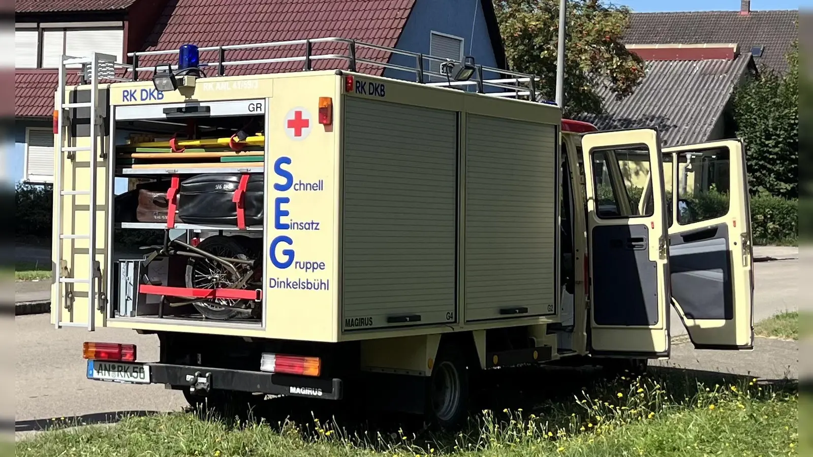 Das bisherige SEG-Einsatzfahrzeug hat drei Jahrzehnte auf dem Buckel. Am Donnerstag wird sein Nachfolger in Dienst gestellt. (Foto: BRK/Hans-Peter Mattausch)