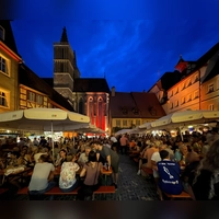 Auch in diesem Jahr können die Besucher und Besucherinnen im Weindorf bis spät in die Nacht feiern. (Archivbild: Gerhard Krämer)
