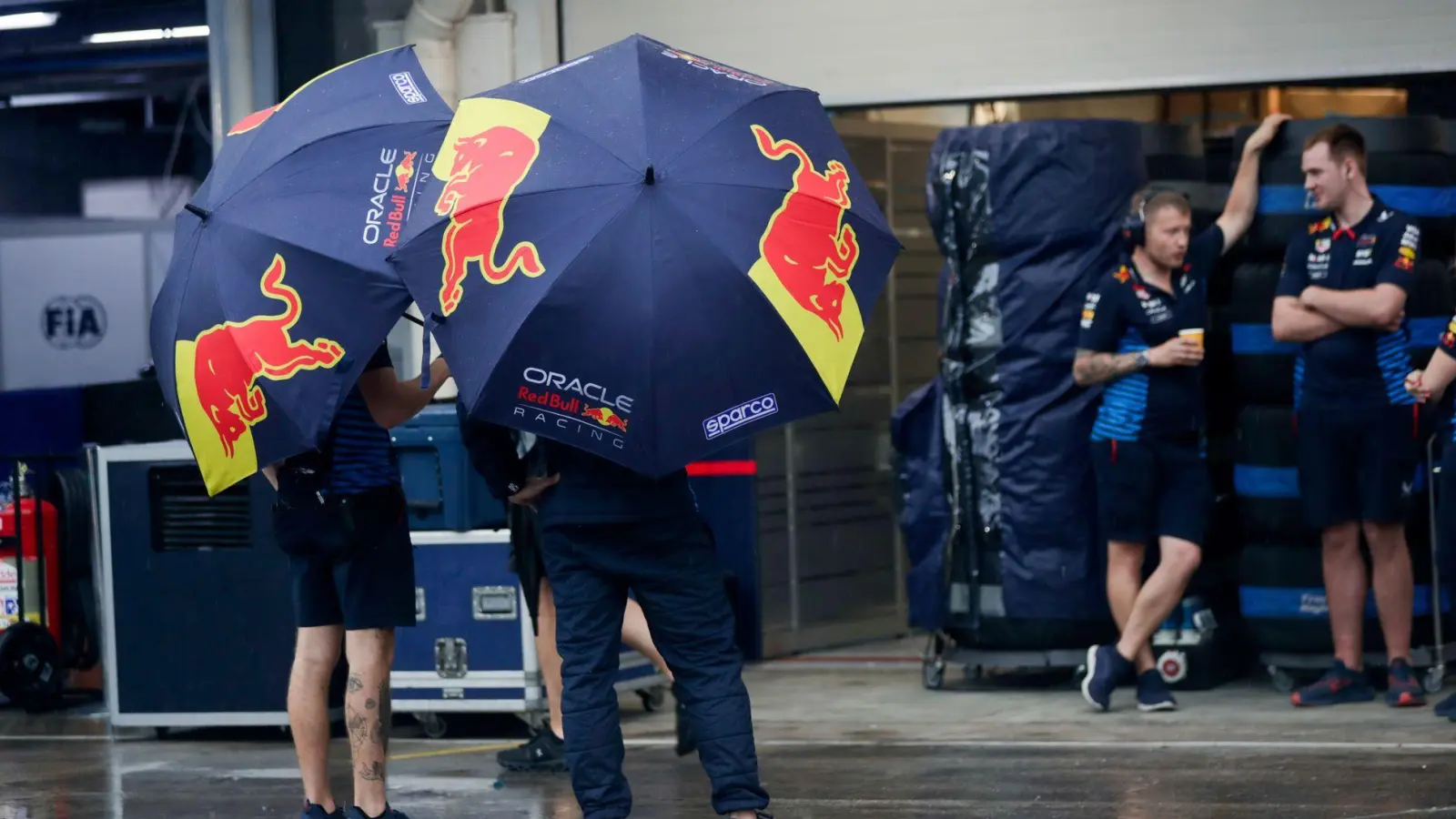 Nach dem Regen vom Samstag wird das Rennen am Sonntag vorgezogen.  (Foto: Sebastiao Moreira/Pool EPA/AP)