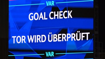 Wie präzise ist die Abseitstechnik im deutschen Fußball? (Archivbild) (Foto: Peter Kneffel/dpa)