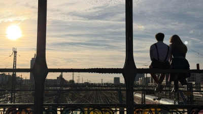 Auch auf der Münchner Hackerbrücke dürften am Wochenende viele wieder milde Temperaturen genießen. (Archivbild) (Foto: Julian Degler/dpa)