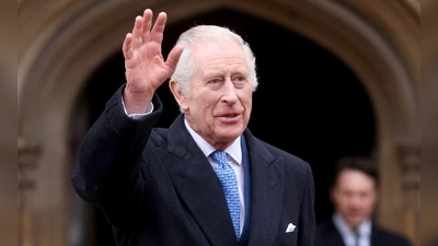 Nach Wochen des Rückzugs: Der britische König Charles III. nahm am Ostergottesdienst in der St.-George&#39;s-Kapelle auf Schloss Windsor teil. (Foto: Hollie Adams/Reuters Pool/AP/dpa)