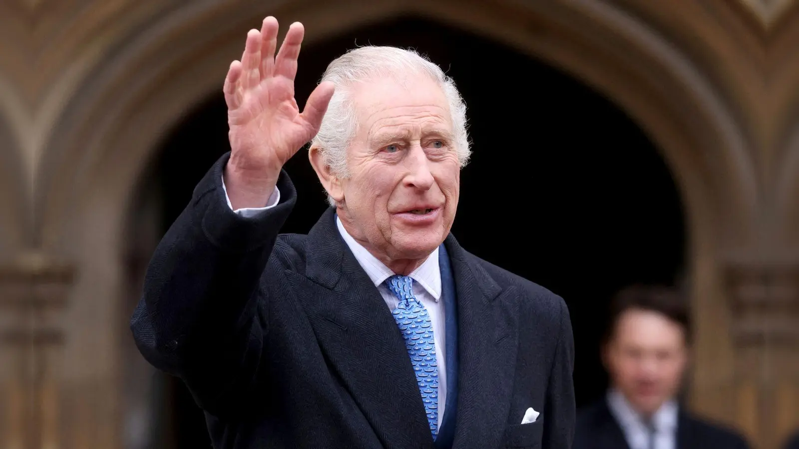 Nach Wochen des Rückzugs: Der britische König Charles III. nahm am Ostergottesdienst in der St.-George&#39;s-Kapelle auf Schloss Windsor teil. (Foto: Hollie Adams/Reuters Pool/AP/dpa)