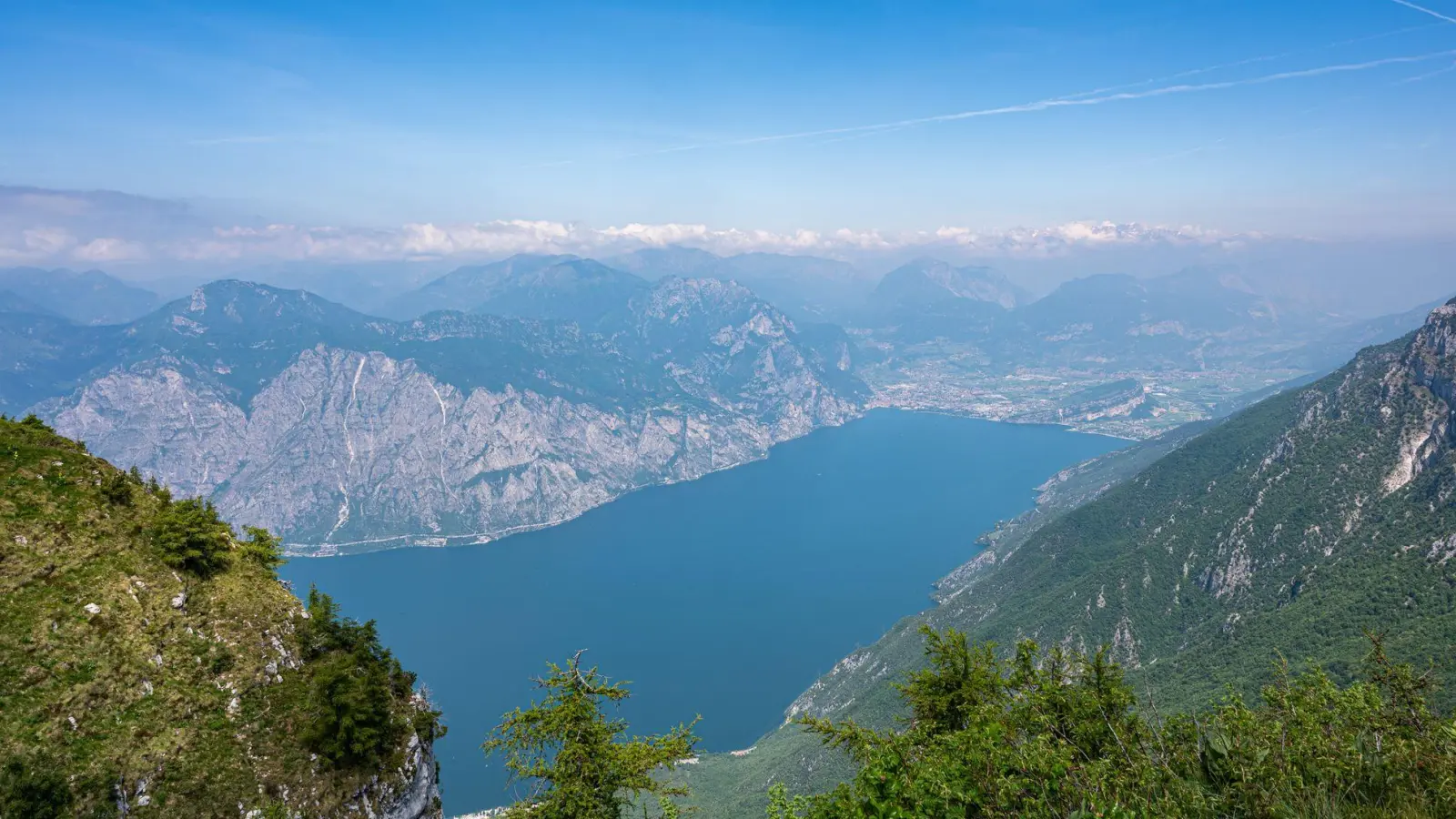 Forscher entdecken ein unterirdisches Süßwasservorkommen von der Größe des Gardasees. (Symboldbild)    (Foto: Daniel Reinhardt/dpa)