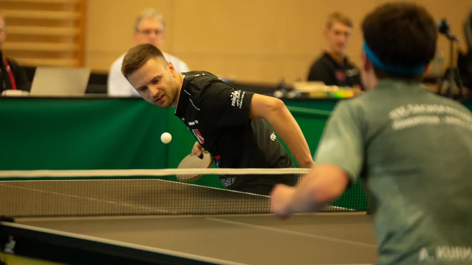 Jakub Folwarski (hier in einem anderen Spiel) gewann beide Einzel und das Doppel für den TSV Windsbach. (Foto: Markus Zahn)