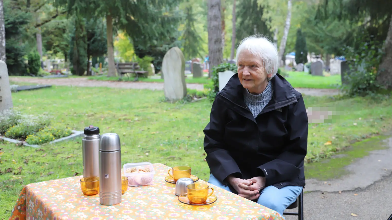 Treffpunkt Waldfriedhof: Adelheid Seiler erwartete ihre Gesprächspartnerinnen und -partner donnerstags. (Foto: Oliver Herbst)