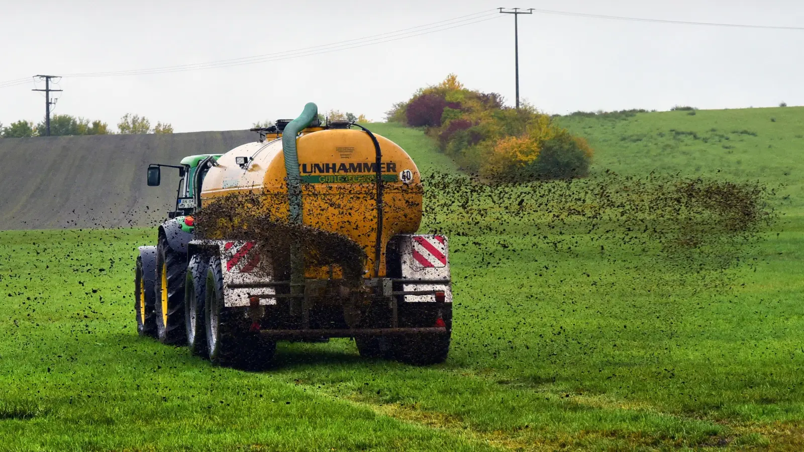 Um einen zu hohen Nitratgehalt im Grundwasser zu verhindern, gibt es für den Einsatz von Düngemitteln strenge Vorgaben. (Symbolfoto: Jim Albright)