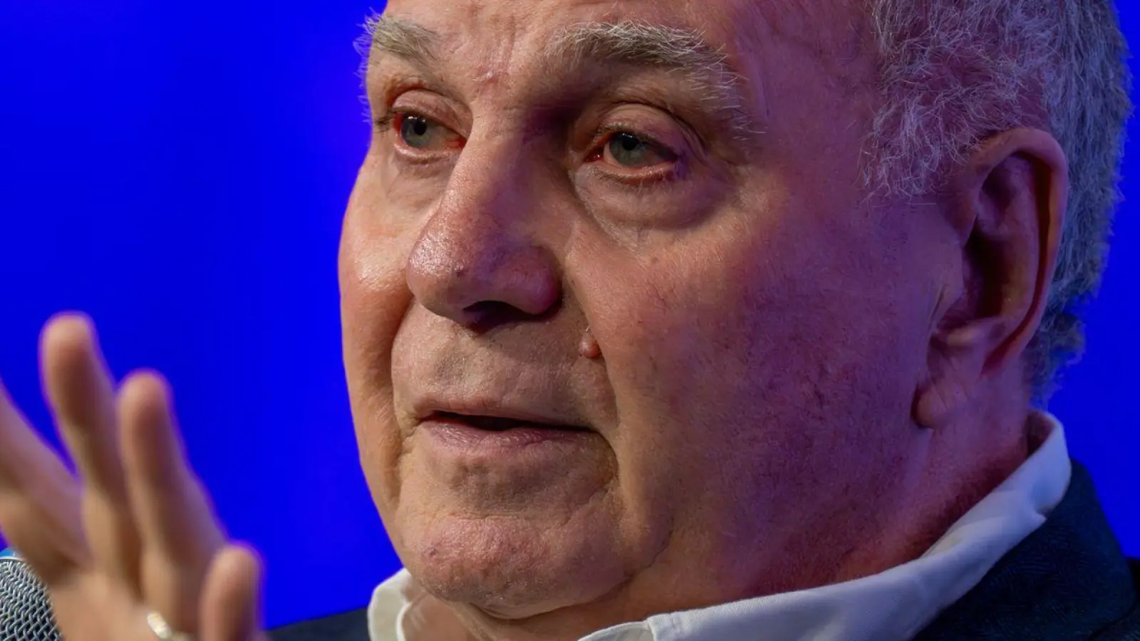 Verzichtet auf die Fußball-WM: Uli Hoeneß. (Archivbild) (Foto: Peter Kneffel/dpa)