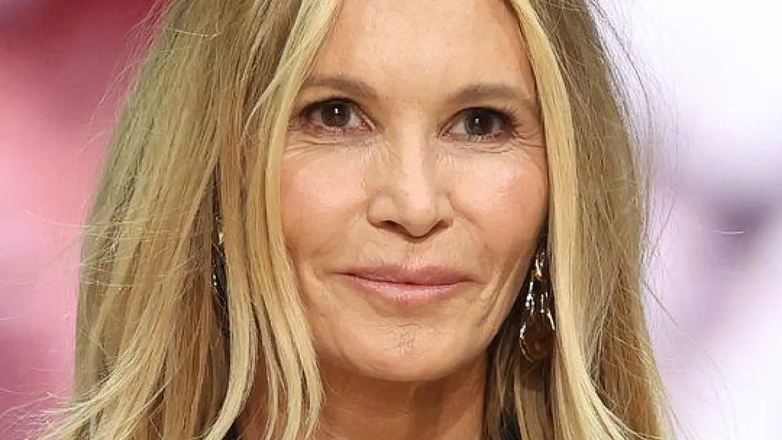 Elle Macpherson reagiert selbstbewusst auf Kritik im Netz. (Archivbild) (Foto: Daniel Pockett/AAP/dpa)