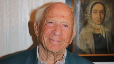 Der ehemalige Präsident des Ansbacher Verwaltungsgerichts Dr. Peter Engel feiert am 18. März 2026 seinen 90. Geburtstag. (Foto: Alexander Biernoth)