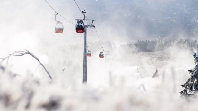 Im Bergland wird es stürmisch - und winterlich. (Foto: Julian Stratenschulte/dpa)