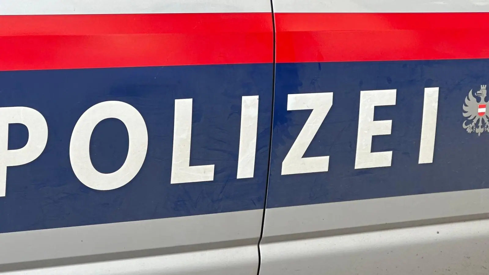 Die Polizei in Österreich ermittelt, wie genau es zum Zusammenstoß in der Luft kam. (Symbolbild) (Foto: Matthias Röder/dpa)
