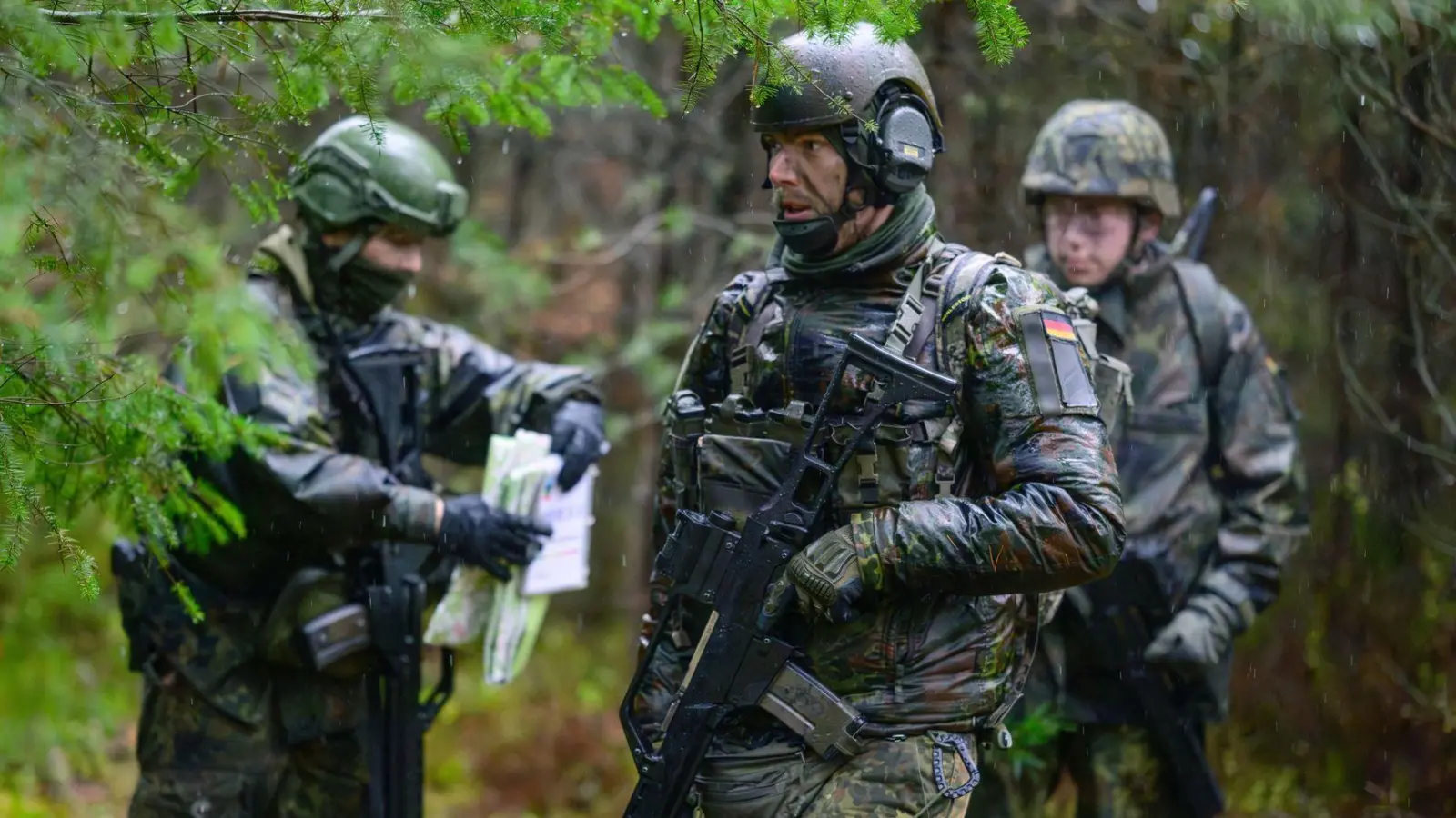 Die Bundeswehr hält im Steigerwald im März eine Gefechtsübung ab. (Symbolbild: Philipp Schulze/dpa)