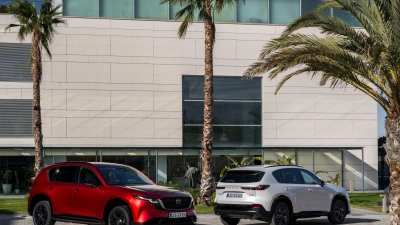 Mehr Platz und Komfort: Der neue Mazda CX-5 bietet mehr Beinfreiheit und einen größeren Kofferraum mit bis zu 2.019 Litern Volumen. (Foto: Mazda/dpa-tmn)