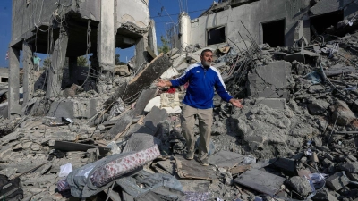 Der blutige Schlagabtausch zwischen Israel und der Hisbollah-Miliz geht weiter: Häuser in den Außenbezirken der Städte Ansar sowie Deir al-Sahrani wurden getroffen. (Foto: Mohammed Zaatari/AP/dpa)