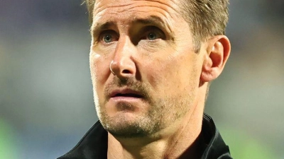 Freut sich auf den Trainingsstart: Trainer Klose. (Archivbild) (Foto: Daniel Karmann/dpa)
