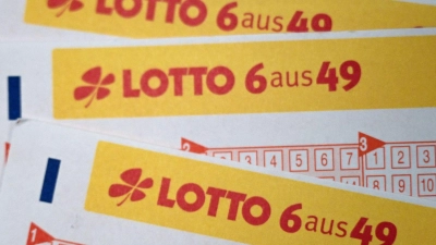 Er habe immer wieder kontrolliert, ob er seine Spielquittung noch habe, sagte der Gewinner laut Lotto Bayern. (Symbolbild) (Foto: Federico Gambarini/dpa)