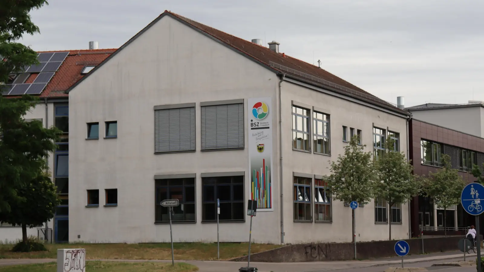Der bauliche Unterhalt der Schulen des Landkreises Ansbach war im vergangenen Jahr teurer als im Haushalt eingeplant.  (Foto: Thomas Schaller)