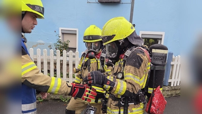 Zu einem ausgedehnten Wohnungsbrand kam es am späten Mittwochnachmittag in Birkenfeld. (Foto: Rainer Weiskirchen)
