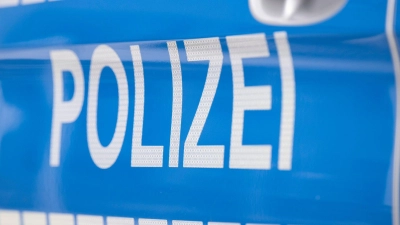 Die Bundesstraße 2 wurde nach dem Unfall bis auf weiteres gesperrt. (Symbolbild) (Foto: Boris Roessler/dpa)