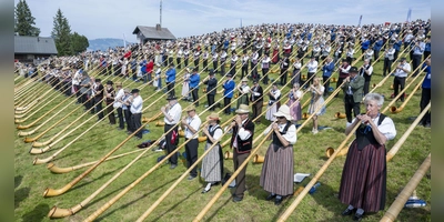 Das Alphorn: Ein Objekt, das auch heute noch Tausende begeistert und mehr ist als ein Musikinstrument. (Symbolbild: Urs Flueeler/KEYSTONE/dpa)