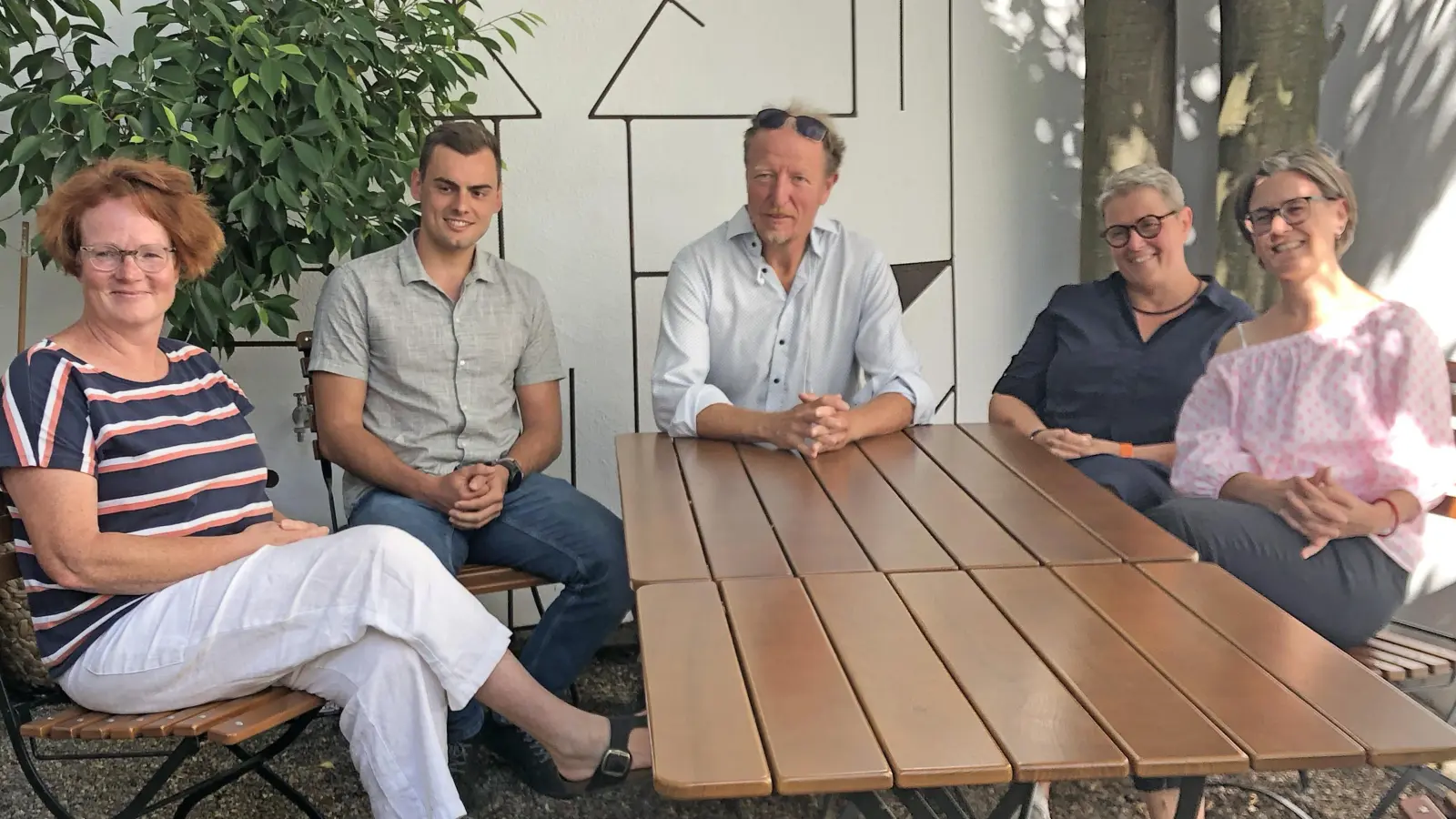 Das Respect-Team mit alter und neuer Führung (von links): Sabine Stein-Hoberg, Max Grießer, Dr. Christian Schoen, Sabine Leidenberger und Stefanie Hayduk. (Foto: Florian Pöhlmann)