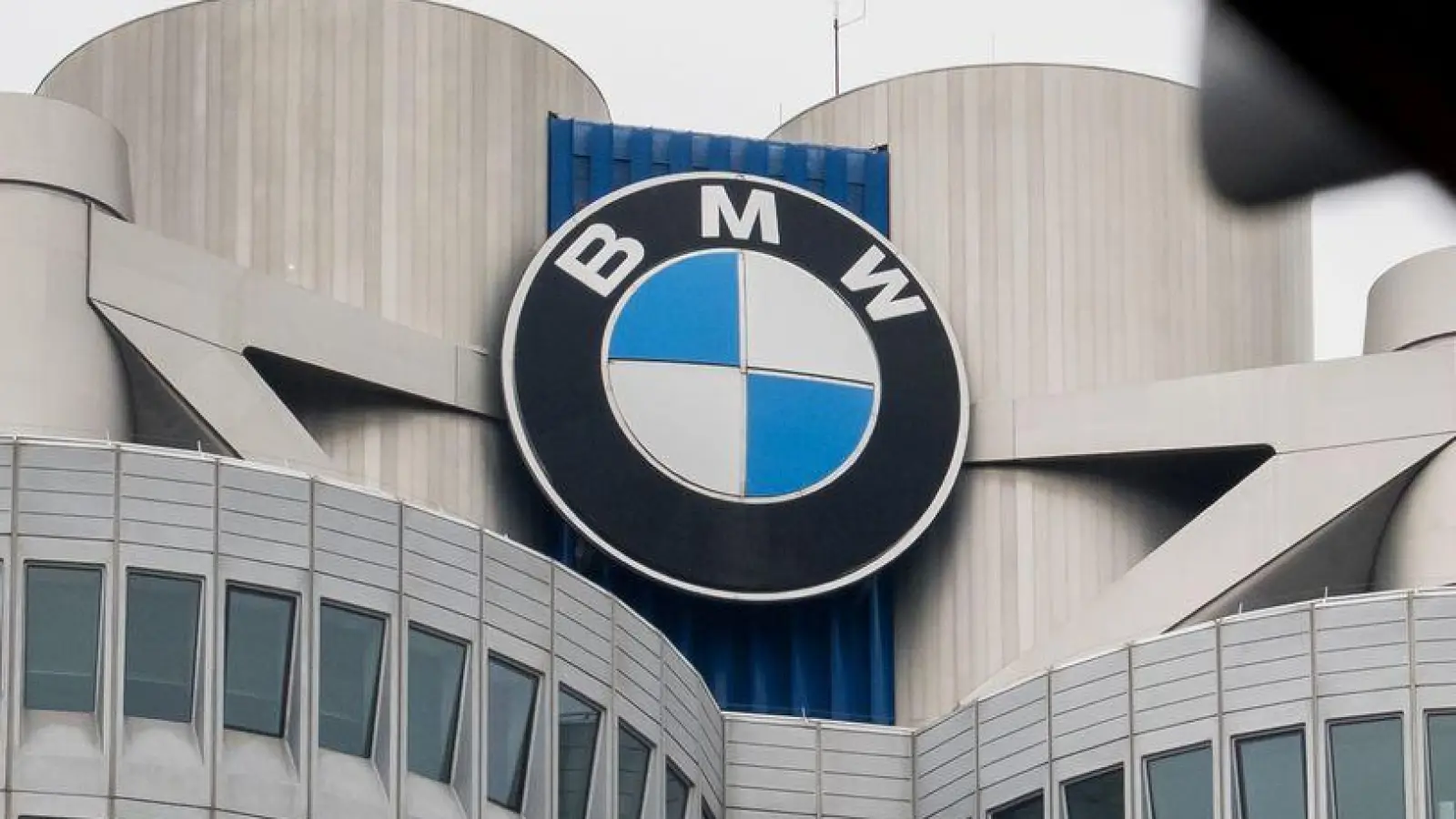 BMW verklagt Conti auf Schadenersatz. (Archivbild) (Foto: Tobias Hase/dpa)