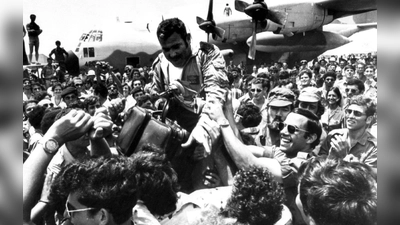 Ein an der damaligen Befreiungsaktion beteiligter Pilot wurde nach der Rückkehr auf dem Flughafen Ben Gurion gefeiert. (Archivbild) (Foto: picture alliance / dpa)
