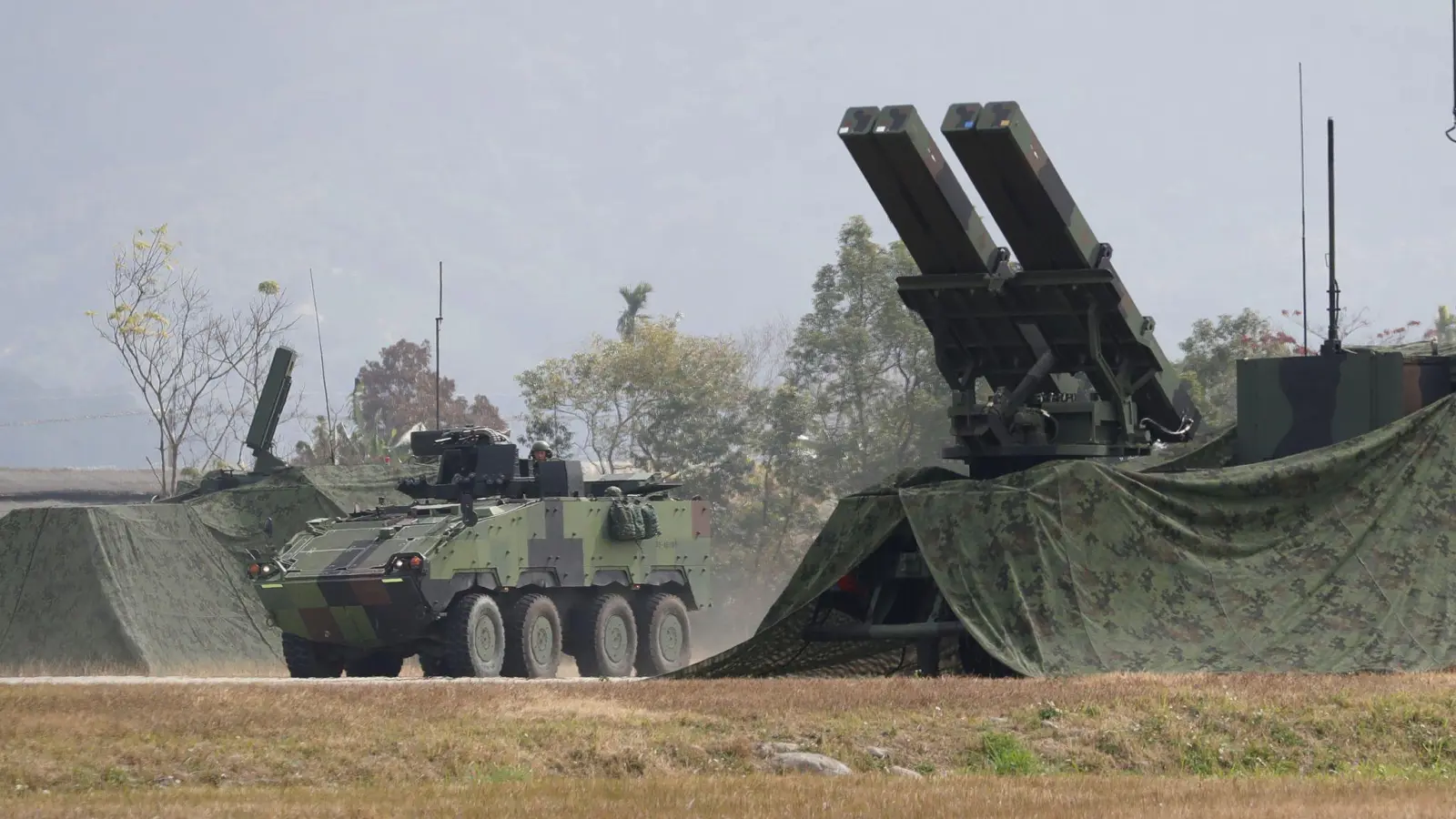 Taiwan rüstet sich für einen möglichen Angriff des um ein vielfaches größeren Nachbarn China. (Archivbild) (Foto: ChiangYing-ying/AP/dpa)