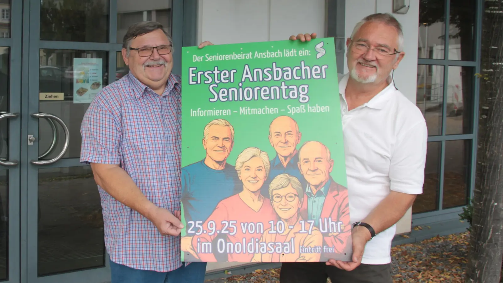 Fritz Heubeck (li.) und Michael Vogel vom Seniorenbeirat sind überzeugt, dass in Ansbach eine Veranstaltung wie der Seniorentag bislang fehlt. Ältere Menschen können sich dort über alle Dinge rund um ihren Alltag informieren. (Foto: Robert Maurer)