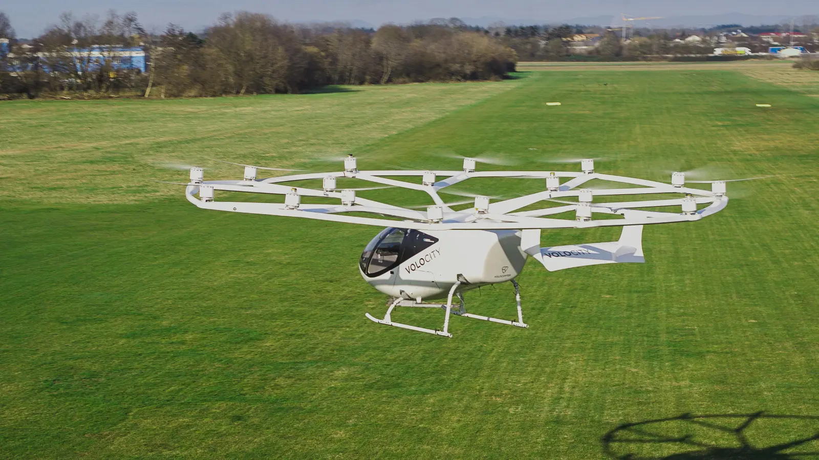 Schneller am Unfallort mit dem Volocopter: die moderne Variante des Helikopters soll künftig für die ADAC Luftrettung unterwegs sein. (Foto: Firma Volocopter)