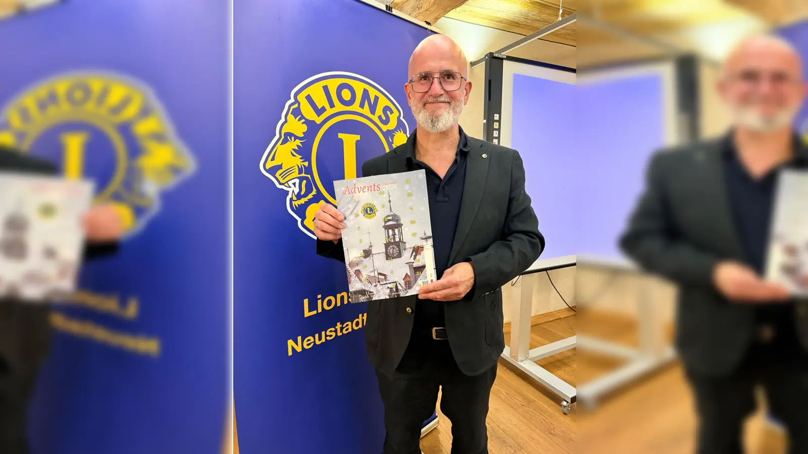 Lions-Präsident Jürgen Bräuninger präsentiert die 18. Auflage des Adventskalenders. (Foto: Florian Goßler)