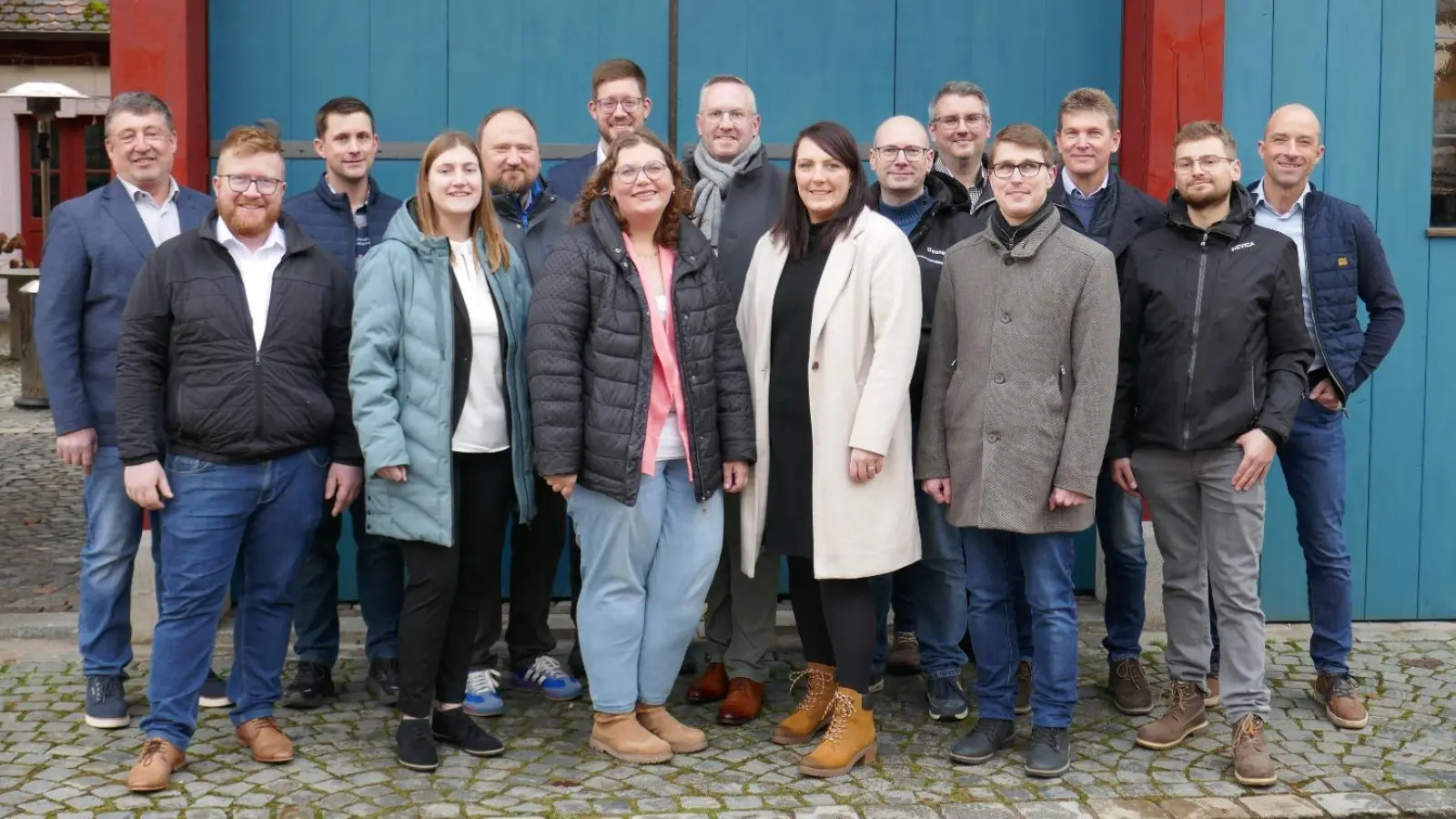 Die BAMO hat ihre Stadtratsliste und den Bürgermeisterkandidaten Jeffrey Hausmann (Mitte) nun offiziell für die Kommunalwahl 2026 nominiert. (Foto: Angela Linner)