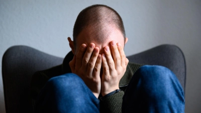 Raus aus der Opferrolle: Wer nur andere Menschen für seine Gefühle verantwortliche macht, verliert seine Selbstwirksamkeit. (Foto: Jonas Walzberg/dpa/dpa-tmn)