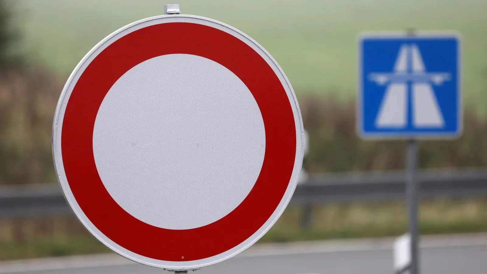 Die A3 ist ab Samstagabend bei Schlüsselfeld komplett gesperrt. (Symbolbild: Bernd Wüstneck/dpa)