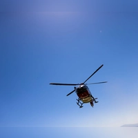 Der Notarzt wurde mit einem Rettungshubschrauber zur Unfallstelle geflogen. (Symbolbild: Philipp von Ditfurth/dpa)