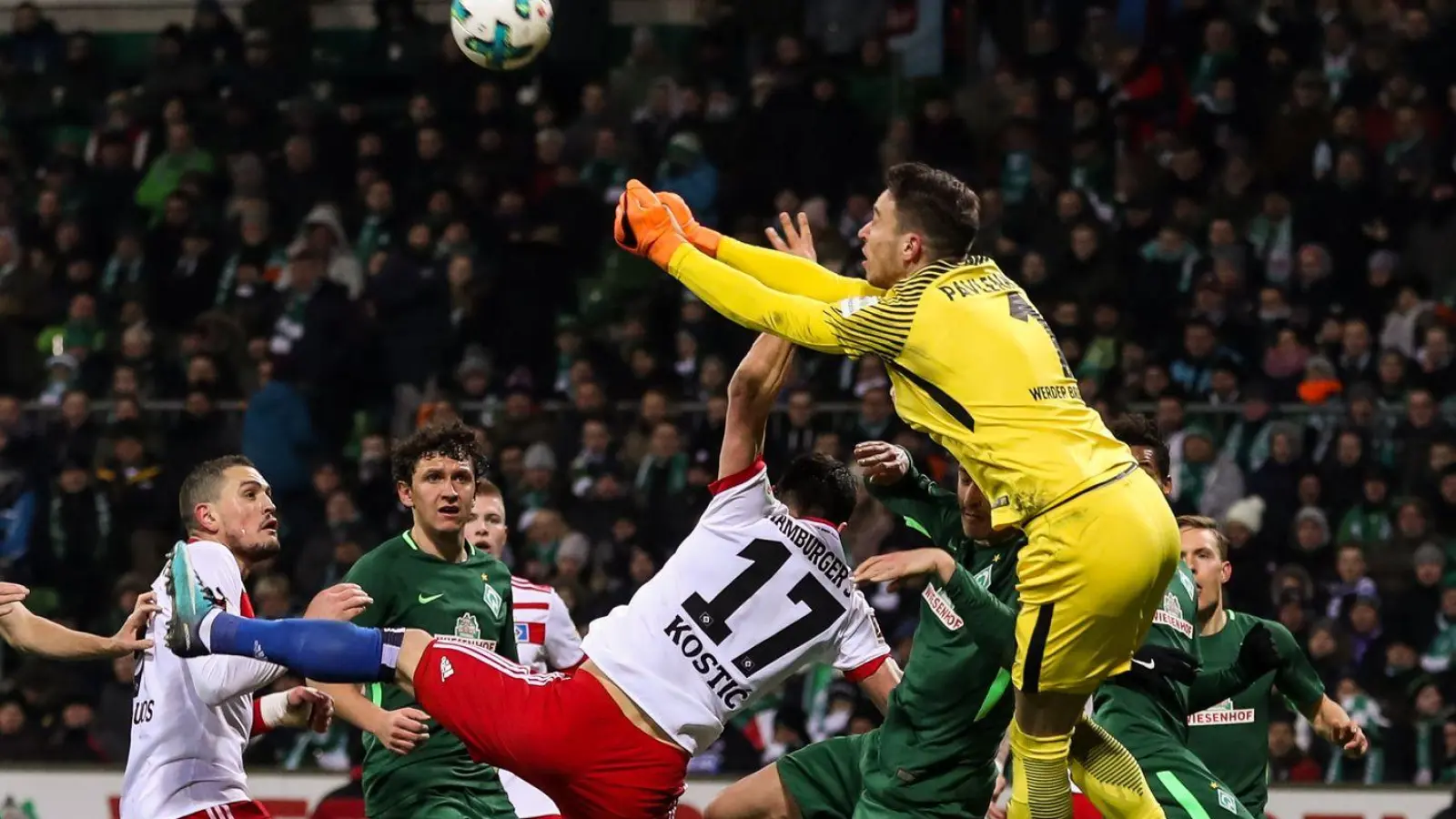 Das letztmalige Nord-Derby in der Bundesliga im Jahr 2018. (Foto: Christian Charisius/dpa)
