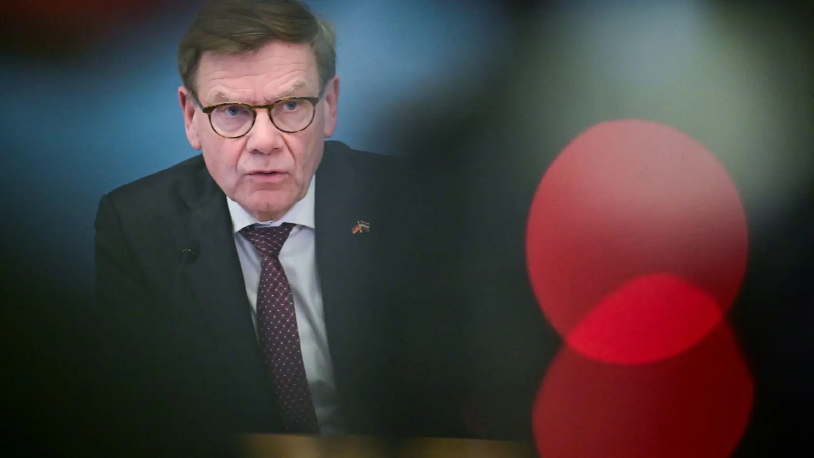 Auch die Bundesregierung greift den KI-Trend um den Pinguin auf. (Archivbild) (Foto: Sebastian Christoph Gollnow/dpa)