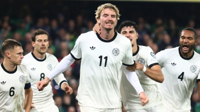 Mit der Schulter zu seinem ersten Länderspiel-Tor: Nick Woltemade. (Foto: Peter Morrison/AP/dpa)