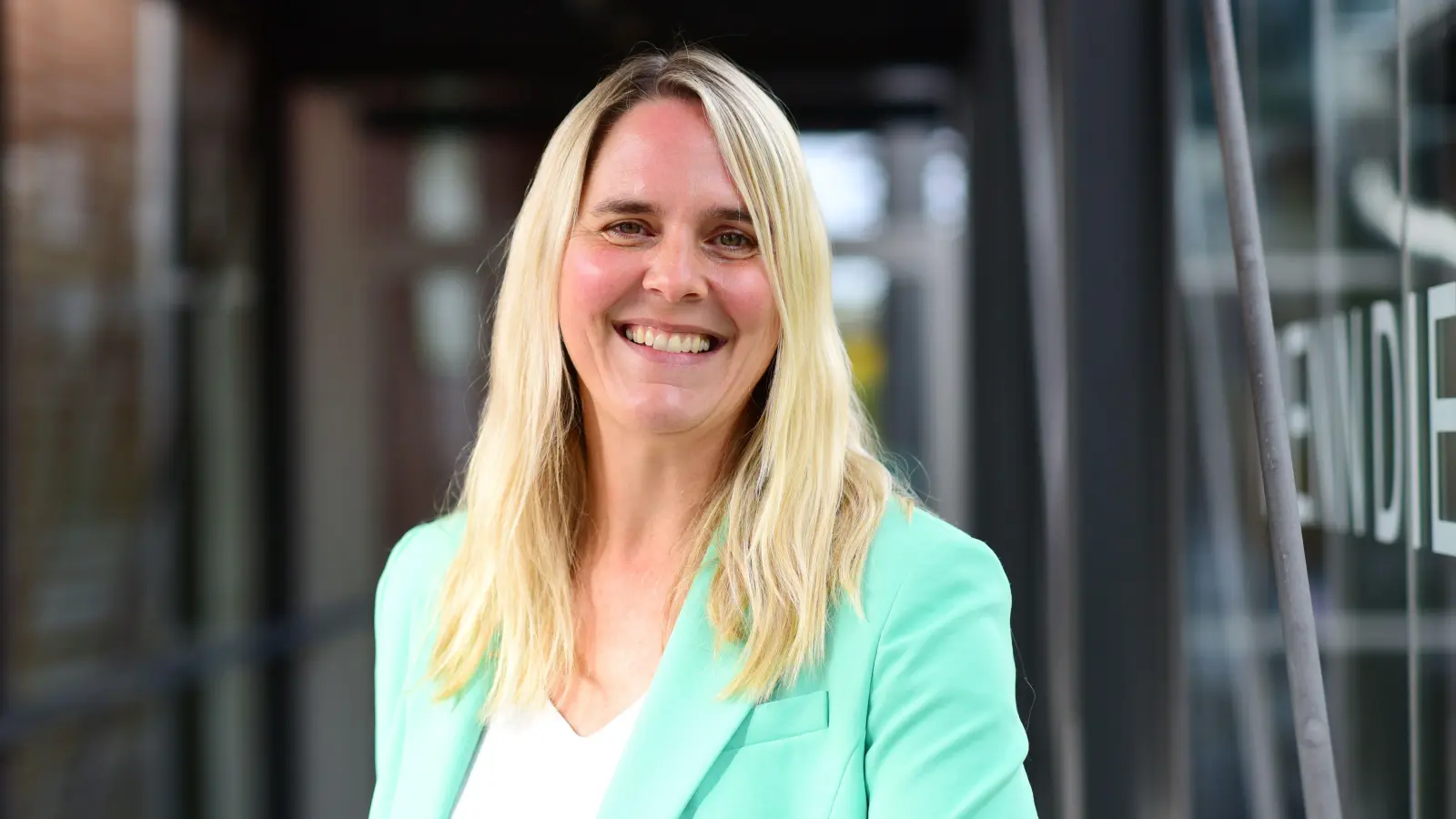 Professorin Dr. Jana Wiske von der Hochschule Ansbach will wissen, wie der Deutsche Fußball-Bund gesehen wird.  (Foto: Irmeli Pohl)