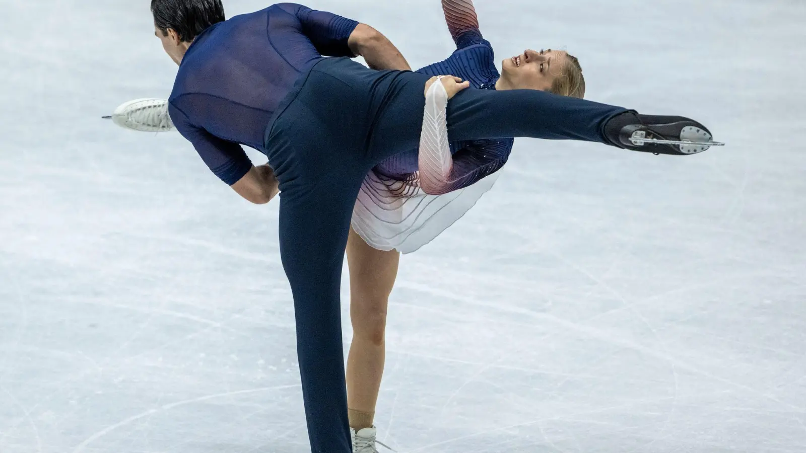 Minerva Hase und Nikita Volodin holten sich den dritten deutschen Meistertitel in Folge. (Archivbild) (Foto: Peter Kneffel/dpa)