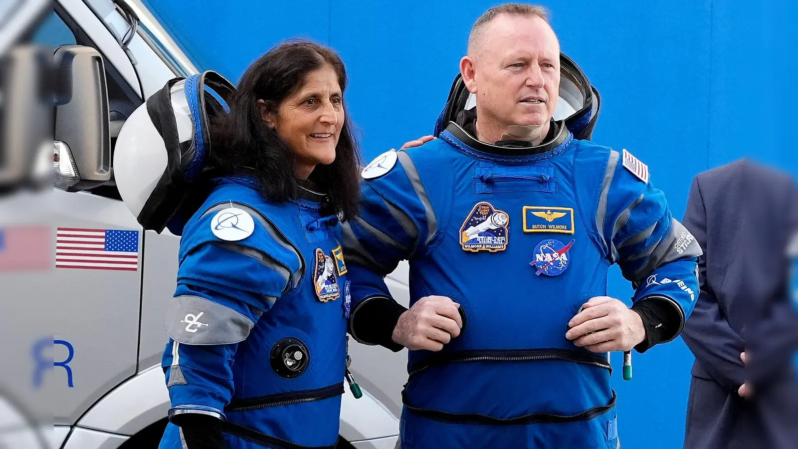 Die Nasa-Astronauten Suni Williams und Barry Wilmore bleiben länger im All. (Archivbild) (Foto: John Raoux/AP/dpa)