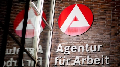 Die Zahl der Arbeitslosen in Deutschland ist im April nur geringfügig gesunken. (Archivbild) (Foto: Hauke-Christian Dittrich/Deutsche Presse-Agentur GmbH/dpa)