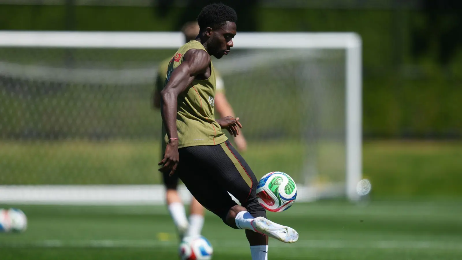 Ist im Training dabei: Alphonso Davies. (Foto: Abbie Parr/AP/dpa)
