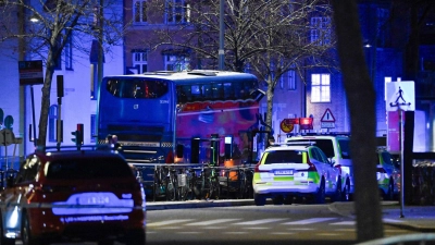 Ein Doppeldeckerbus ist im Zentrum von Stockholm verunglückt. (Archivbild) (Foto: Henrik Montgomery/TT News Agency via AP/dpa)